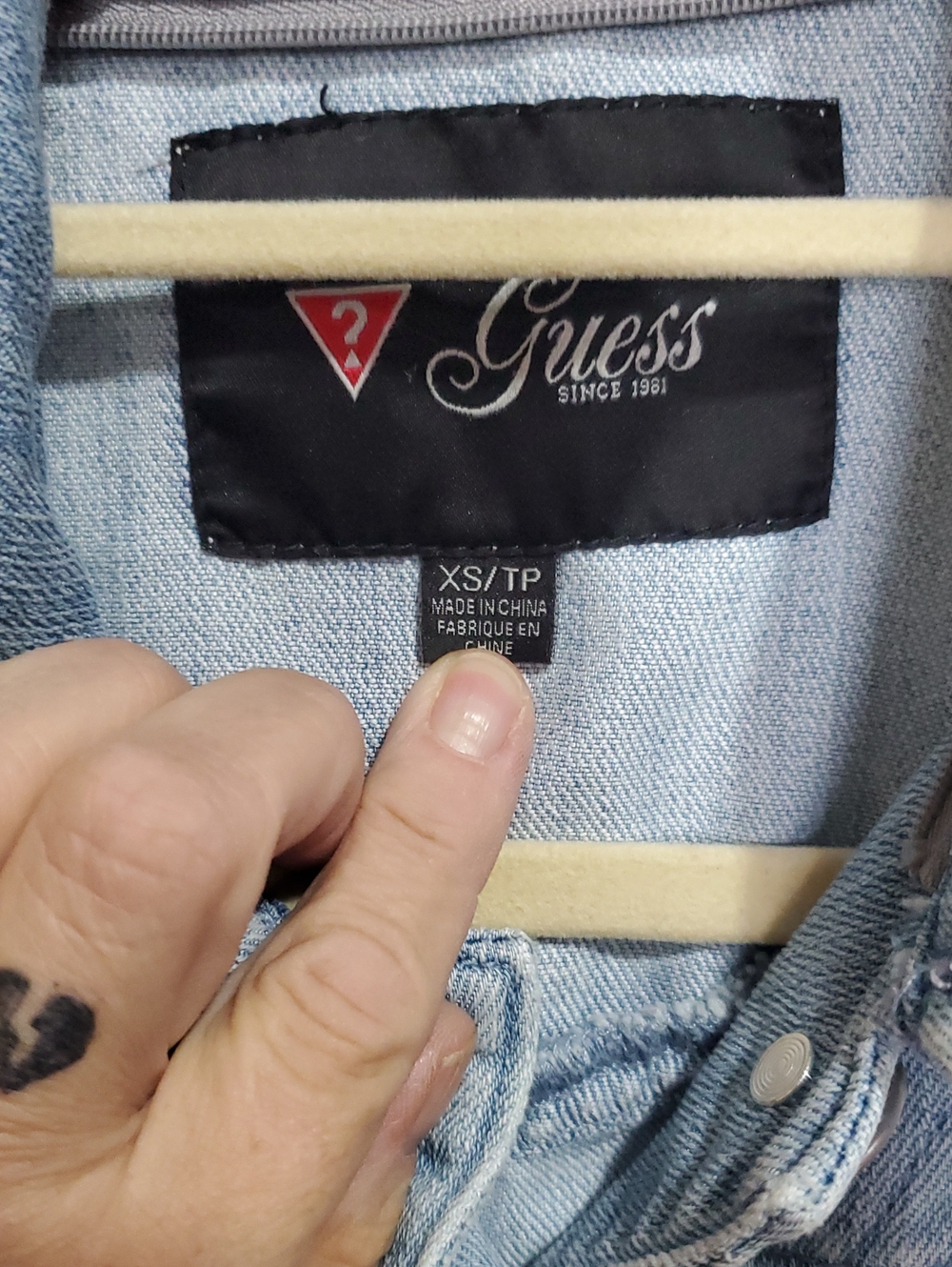 Guess Light Blue Denim Jacket with Gray Fleece Sleeves Size Xs - Picture 2 of 6